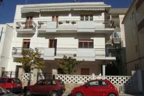 Отель Appartamento bouganville  Галли́поли